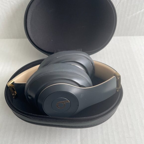 Beats Studio3 Wireless Noise Cancelling On-Ear Headphones - Picture 2 of 10